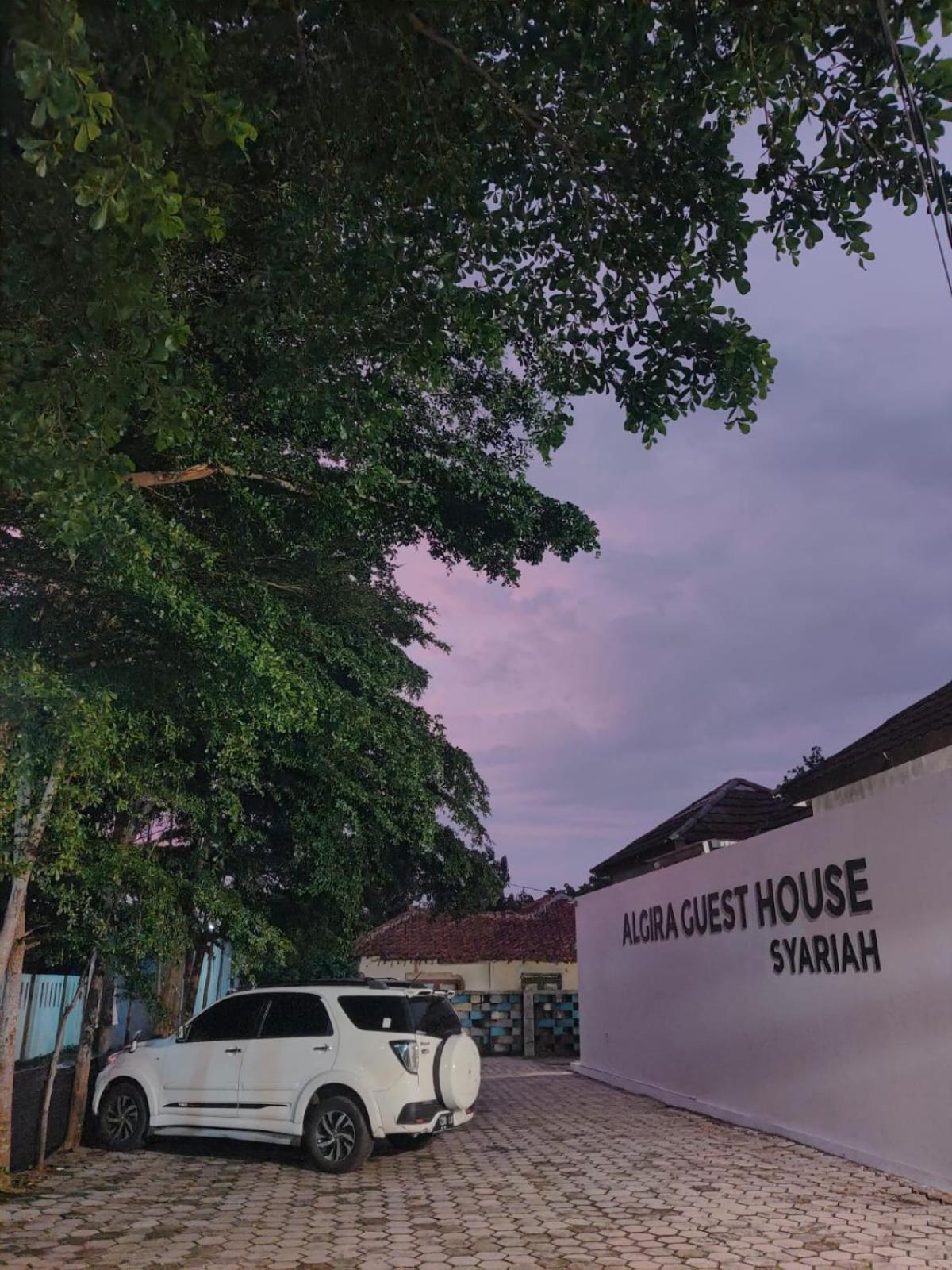 Algira Guest House Gunungbatu Syariah Cimanggu Luaran gambar